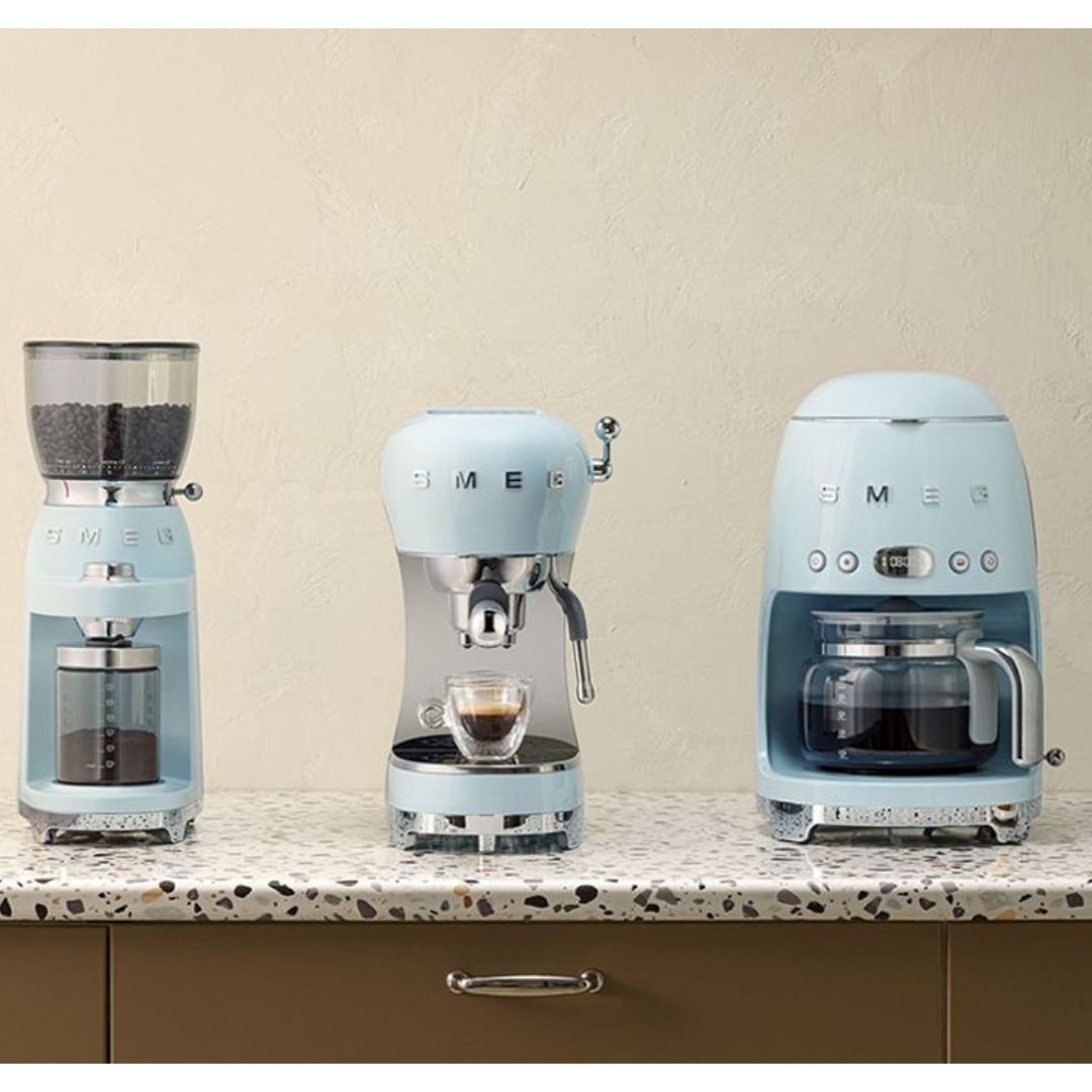 SMEG ECF02BLEU Macchina Da Caffè Espresso Manuale 50's Style 1350W Nero