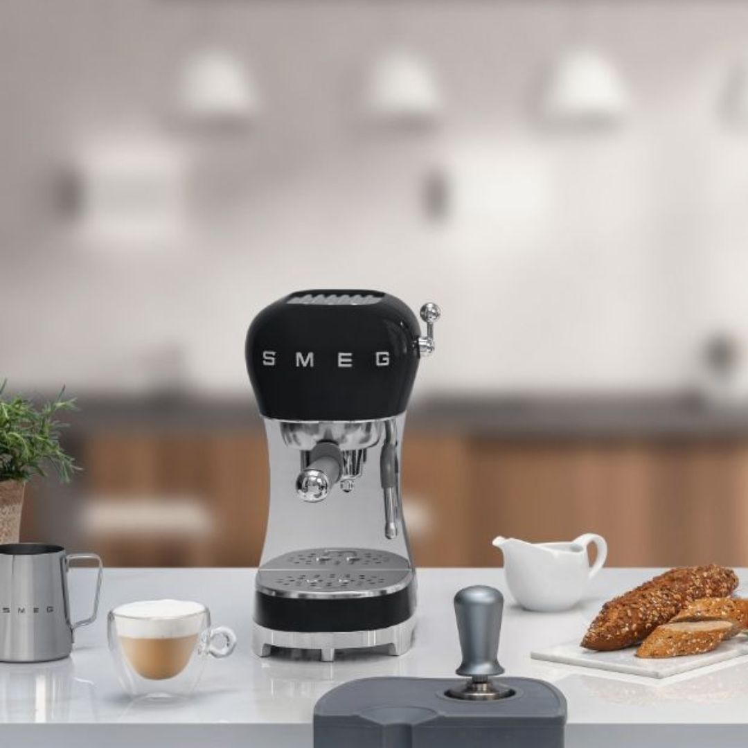 SMEG ECF02BLEU Macchina Da Caffè Espresso Manuale 50's Style 1350W Nero