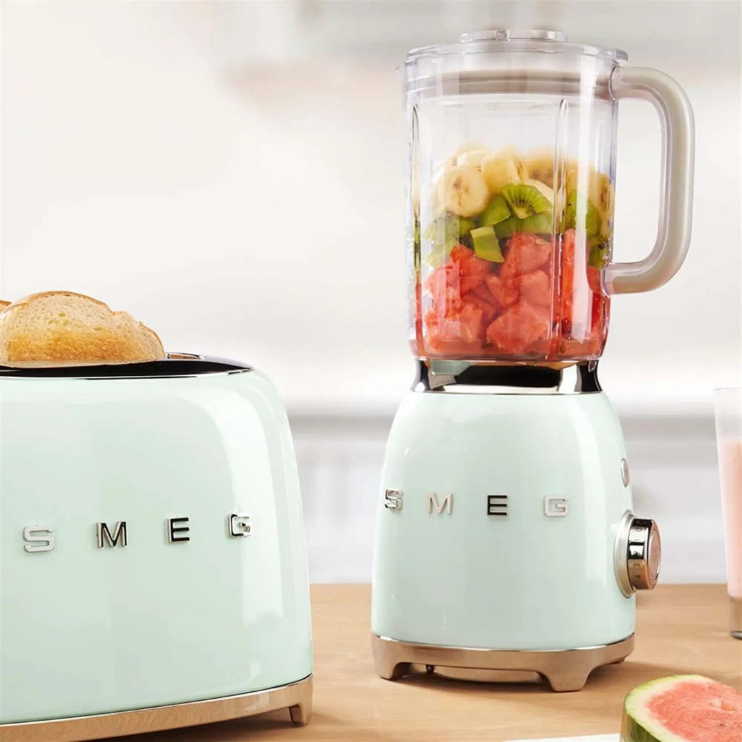 Smeg BLF01PGEU Frullatore da Tavolo 1,5Lt. 4 Velocità 800W Verde Antiscivolo