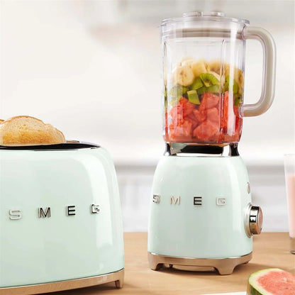 Smeg BLF01PGEU Frullatore da Tavolo 1,5Lt. 4 Velocità 800W Verde Antiscivolo