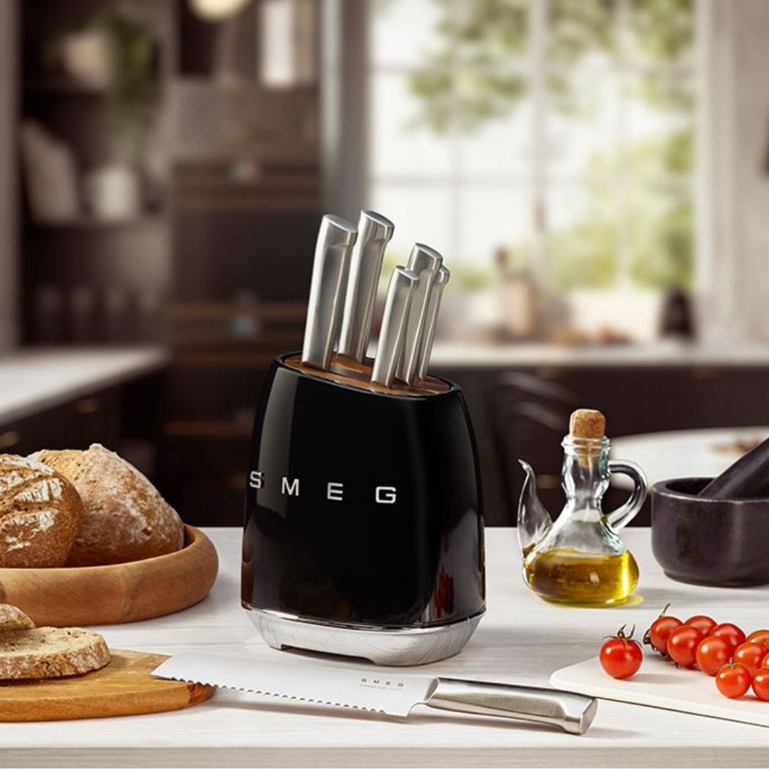 SMEG KBSF02BL Ceppo Portacoltelli Nero e Set 6 Coltelli INOX Estetica 50’s Style