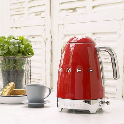 SMEG KLF04RDEU Bollitore Elettrico Bianco a Temperatura Variabile Anni 50’ Rosso