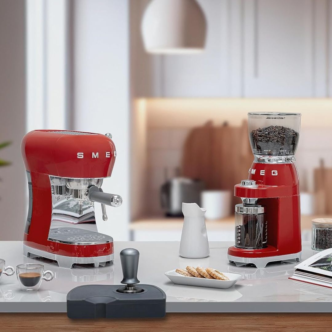 SMEG CGF01RDEU Macinacaffè Sistema Antistatico Macinatura Regolabile 150W Rosso