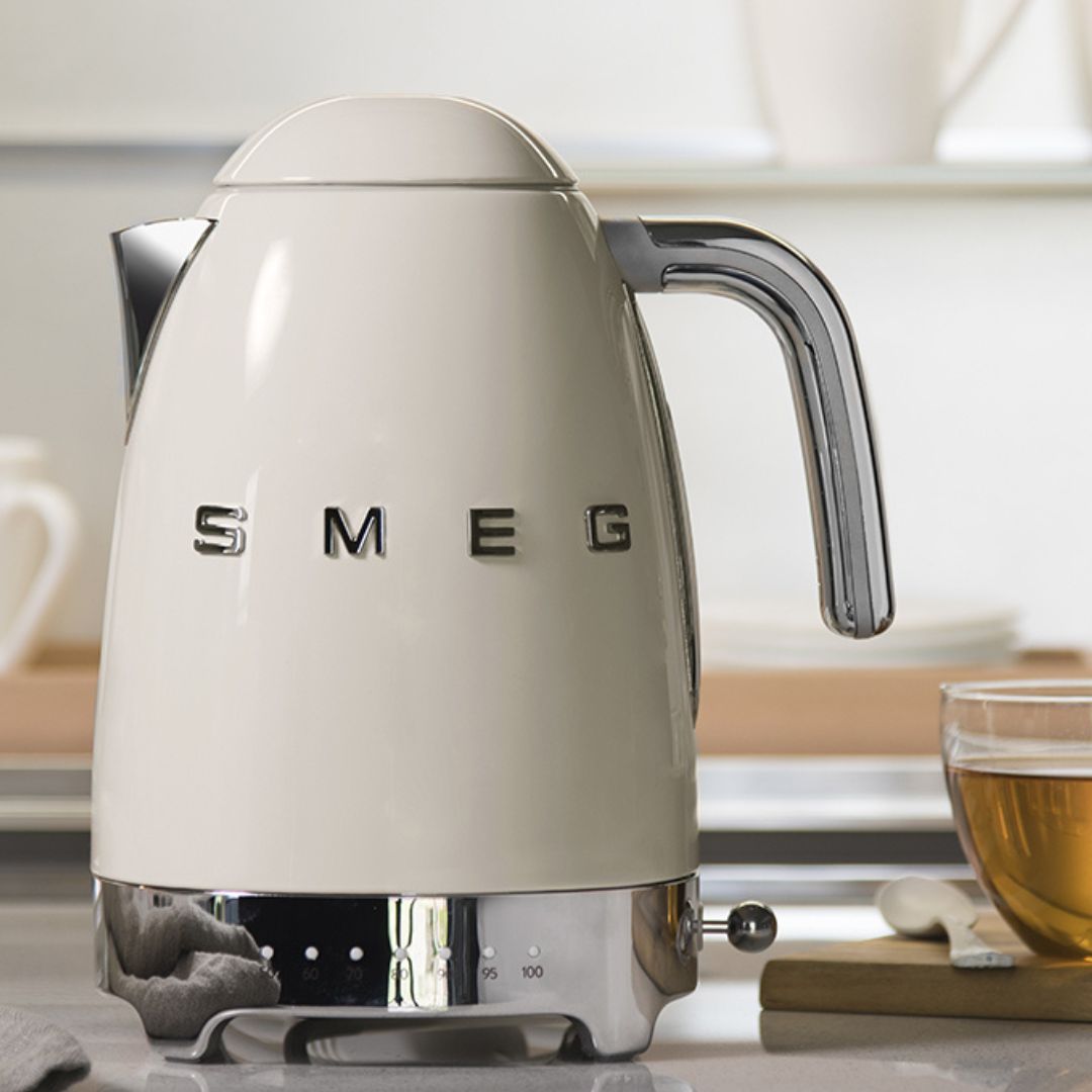 SMEG KLF04CREU Bollitore Elettrico Anni 50 Panna 1,7Lt Temperatura Variabile