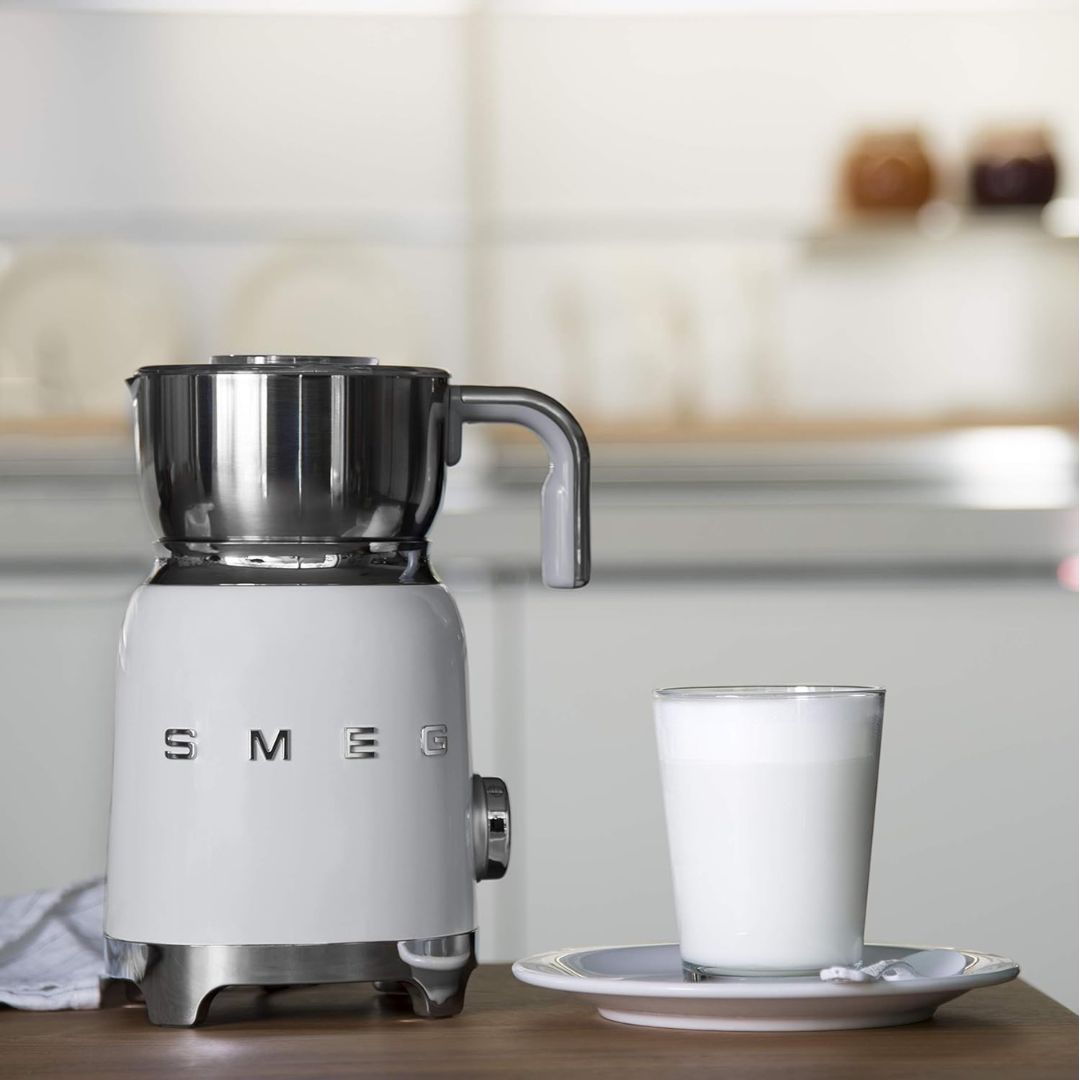 SMEG MFF11WHEU Montalatte Multifunzione Sistema ad Induzione 6 Programmi 500W