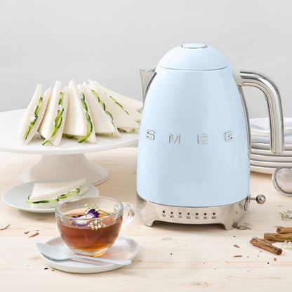 SMEG KLF04RDEU Bollitore Elettrico Bianco a Temperatura Variabile Anni 50’ Rosso