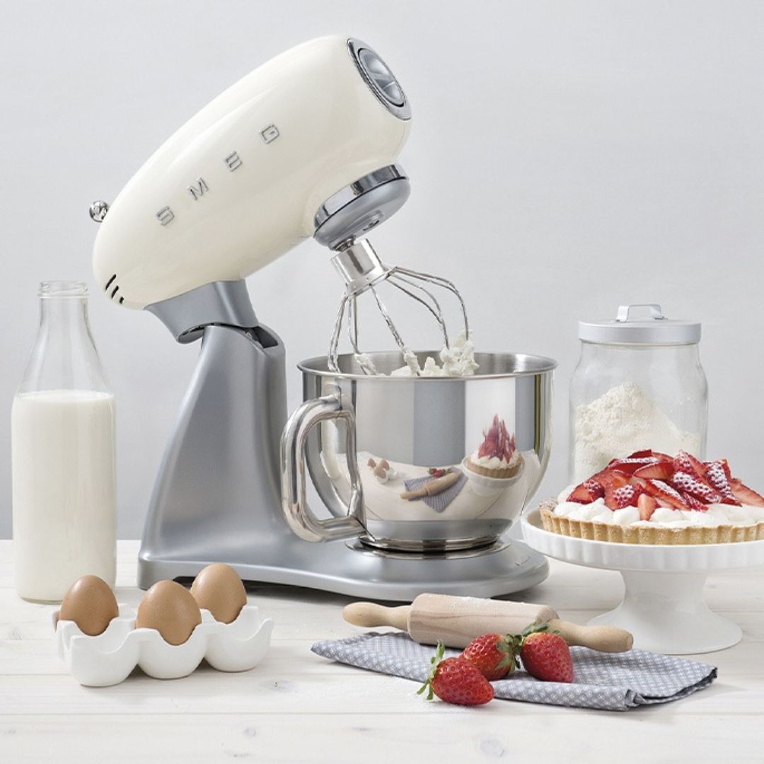 SMEG SMF02PKEU Impastatrice Planetaria Rosa 800W 4,8L 10 Velocità Smooth Start