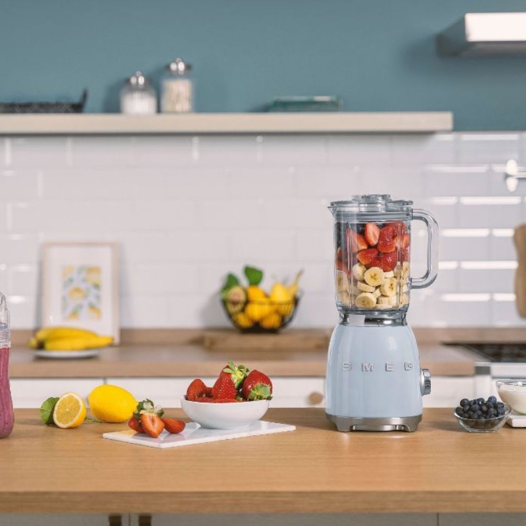 SMEG BLF03CREU Frullatore da Tavolo 1,5 L Panna 4 Velocità Tritaghiaccio 800W