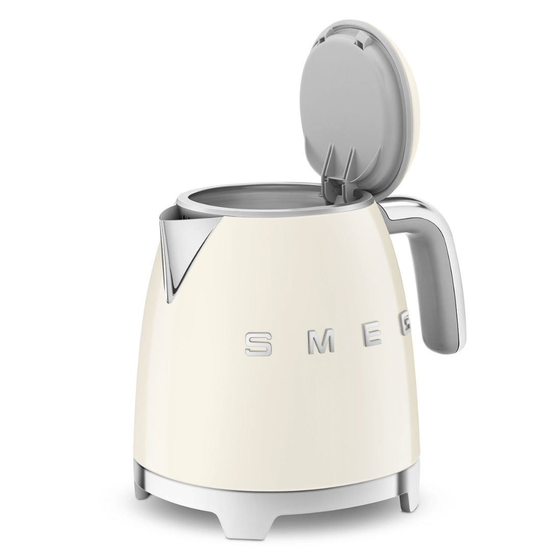 SMEG KLF03CREU Bollitore Elettrico Panna 2400W 1.7 LT. Estetica 50’s Style
