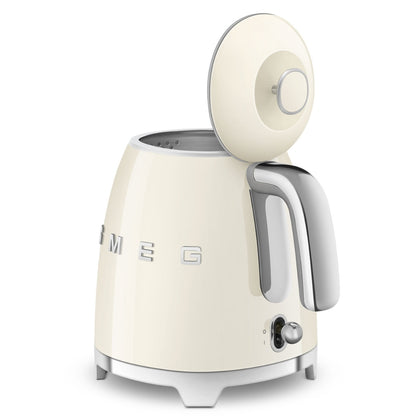 SMEG KLF03CREU Bollitore Elettrico Panna 2400W 1.7 LT. Estetica 50’s Style