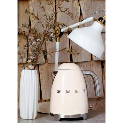SMEG KLF03CREU Bollitore Elettrico Panna 2400W 1.7 LT. Estetica 50’s Style