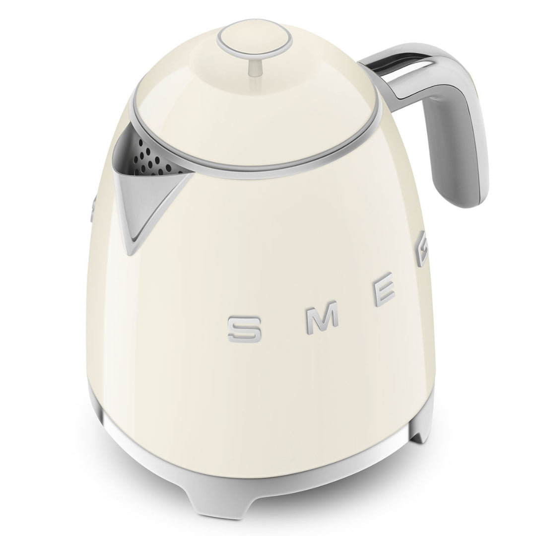 SMEG KLF03CREU Bollitore Elettrico Panna 2400W 1.7 LT. Estetica 50’s Style