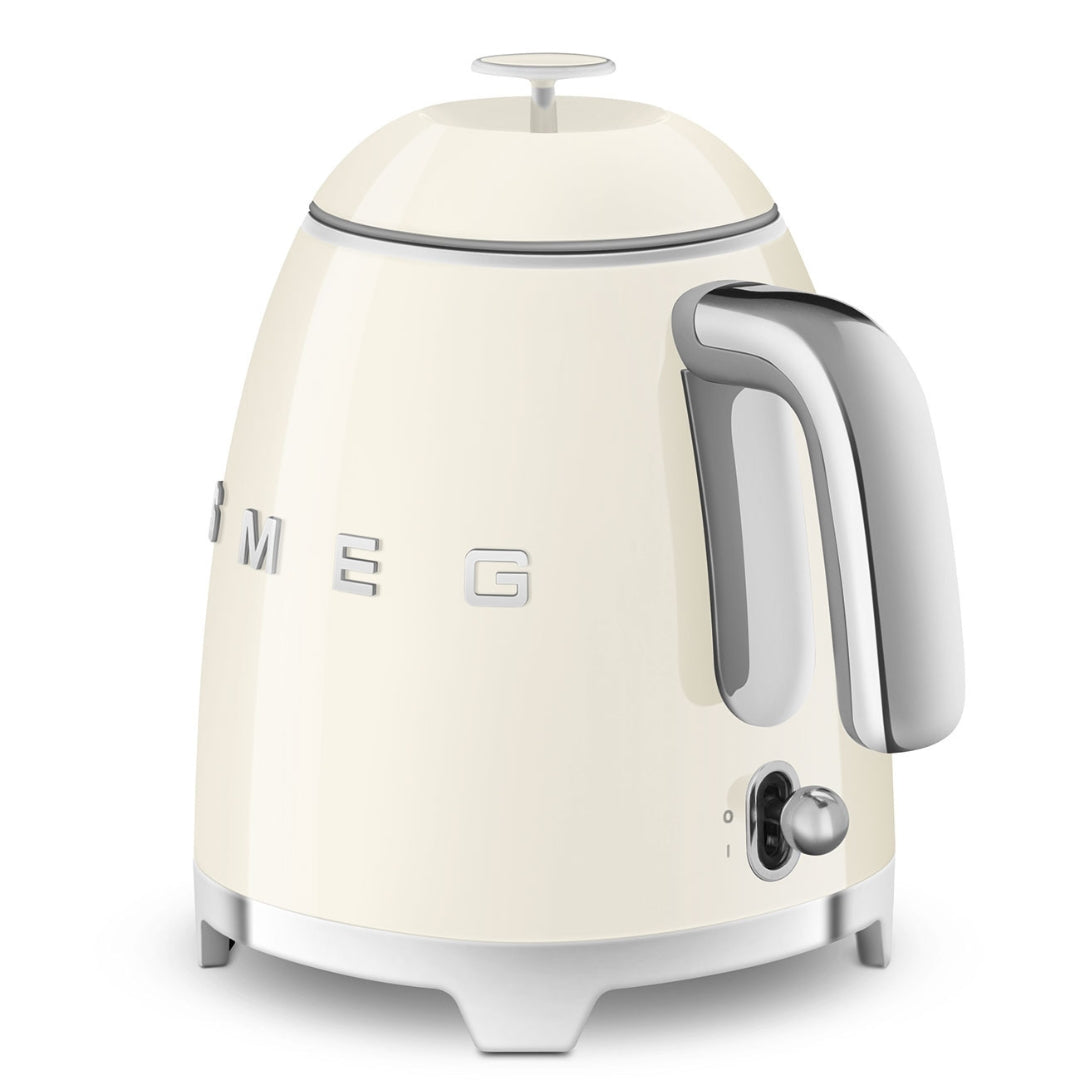 SMEG KLF03CREU Bollitore Elettrico Panna 2400W 1.7 LT. Estetica 50’s Style