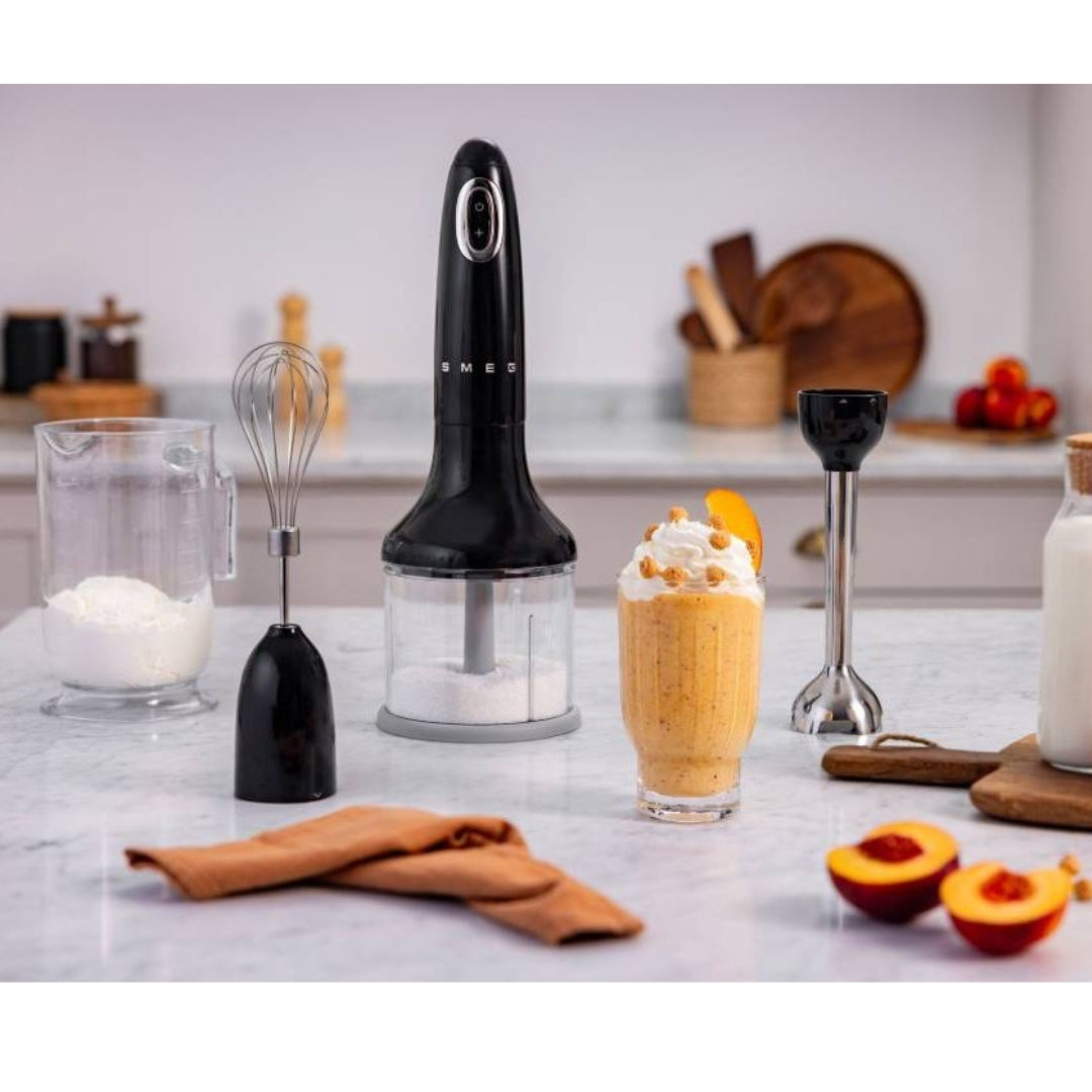 SMEG PED HBF03CREU Frullatore a Immersione con Frusta Tritatutto Misurino Crema 50's Style 700W
